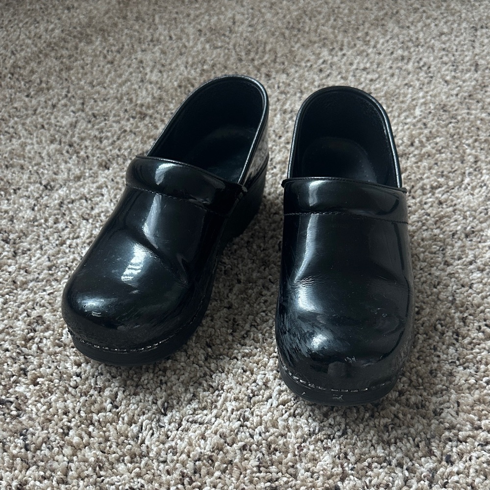 Dansko Black Patent Leather Professional Women’s Clogs